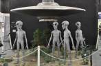 Representação do desembarque de ETs no Novo México, em exposição no Museu de Ufologia de Roswell, no Novo México, nos Estados Unidos